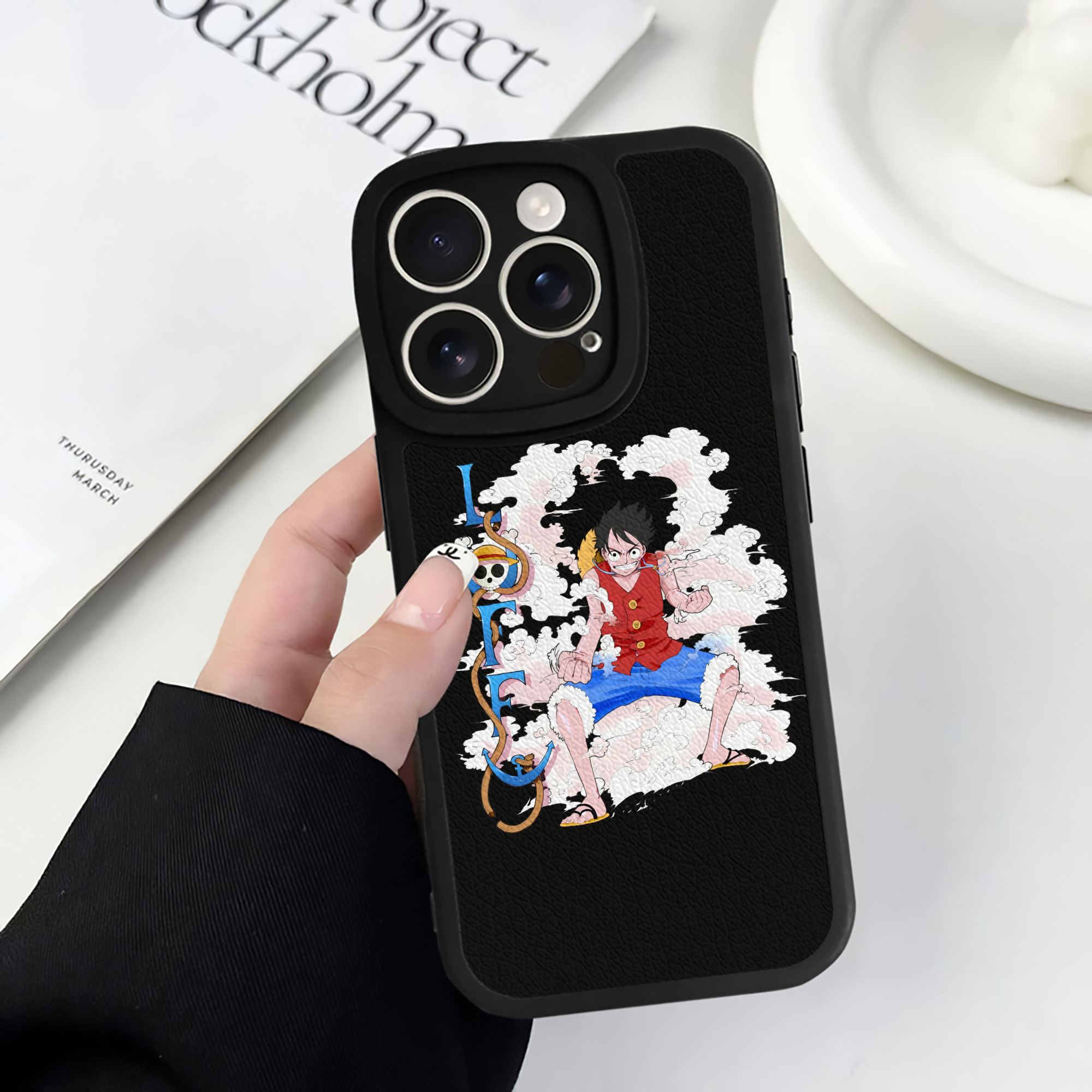 （画像用） ワンピース モンキー・D・ルフィ ONE PIECE Monkey D. Luffy 【iPhone 16シリーズ対応】シリコンスマホケース（レザー調） 材質：シリコン